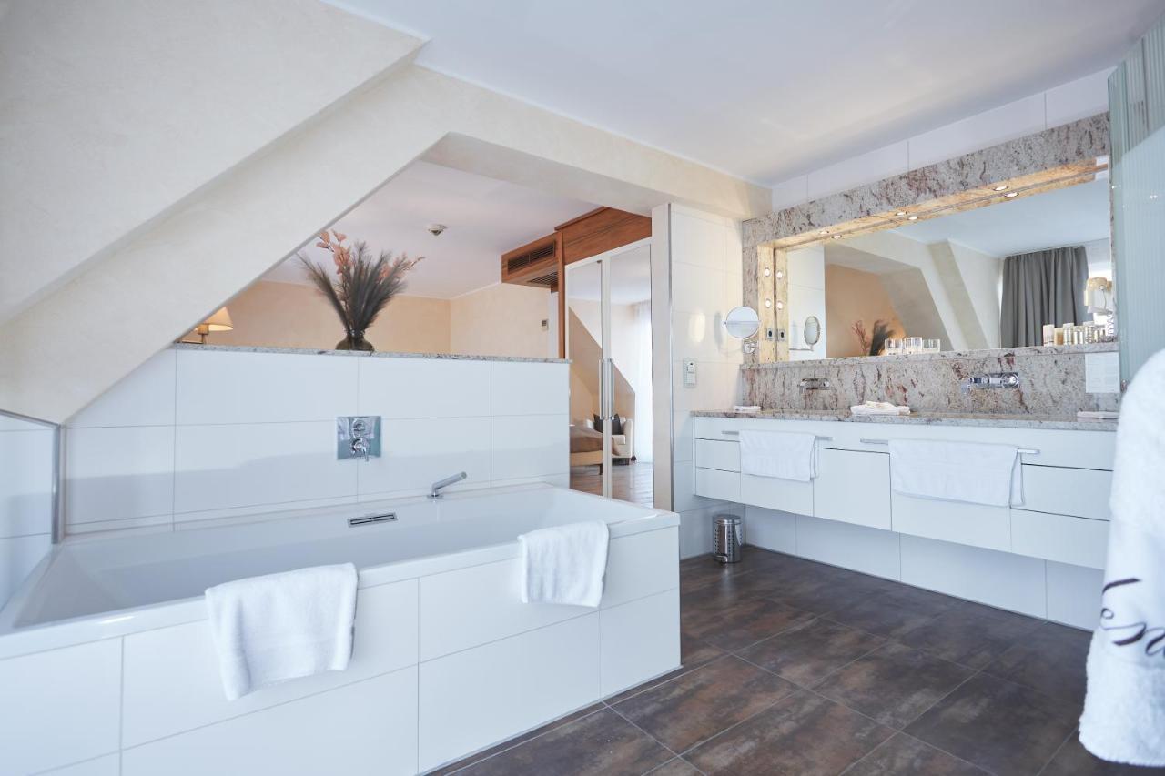 Kluet Hotel *